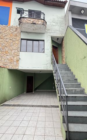 Casa à venda com 130m², 3 quartos e 3 vagas Casa à venda com 130m², 3 quartos e 3 vagasGaragem