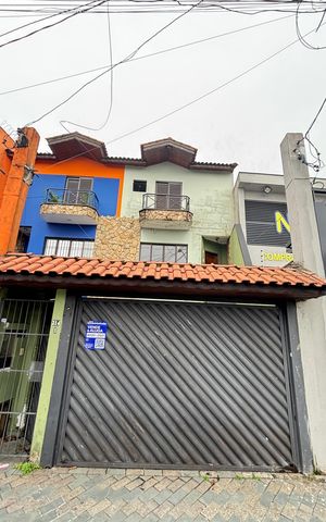 Casa à venda com 130m², 3 quartos e 3 vagas Casa à venda com 130m², 3 quartos e 3 vagasFachada