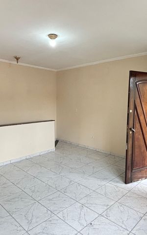 Casa à venda com 130m², 3 quartos e 3 vagas Casa à venda com 130m², 3 quartos e 3 vagasSala