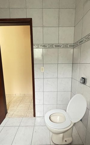 Casa à venda com 130m², 3 quartos e 3 vagas Casa à venda com 130m², 3 quartos e 3 vagasBanheiro