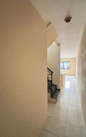 Casa à venda com 130m², 3 quartos e 3 vagas Casa à venda com 130m², 3 quartos e 3 vagasCorredor