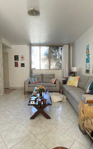 Casa à venda com 150m², 3 quartos e 1 vaga Casa à venda com 150m², 3 quartos e 1 vagaSala