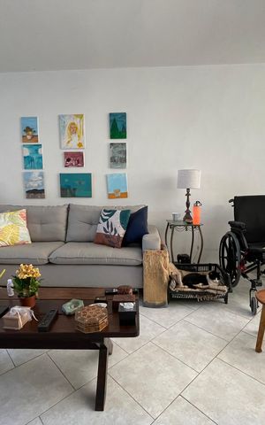 Casa à venda com 150m², 3 quartos e 1 vaga Casa à venda com 150m², 3 quartos e 1 vagaSala