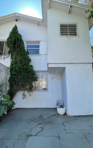 Casa à venda com 150m², 3 quartos e 1 vaga Casa à venda com 150m², 3 quartos e 1 vagaFachada