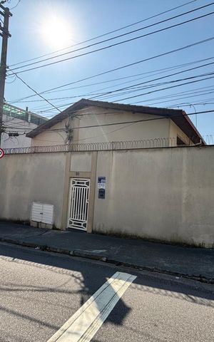 Casa à venda com 104m², 3 quartos e 2 vagas Casa à venda com 104m², 3 quartos e 2 vagasFachada