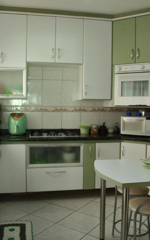 Casa à venda com 104m², 3 quartos e 2 vagasCozinha 