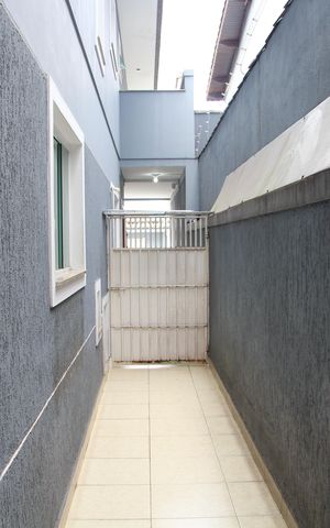 Casa à venda com 175m², 3 quartos e 4 vagasÁrea de Serviço corredor acesso a Garagem