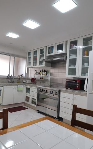 Apartamento à venda com 140m², 3 quartos e 2 vagasCozinha