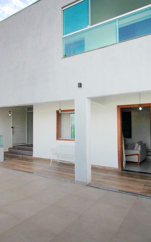 Casa à venda com 360m², 6 quartos e 3 vagasVaranda