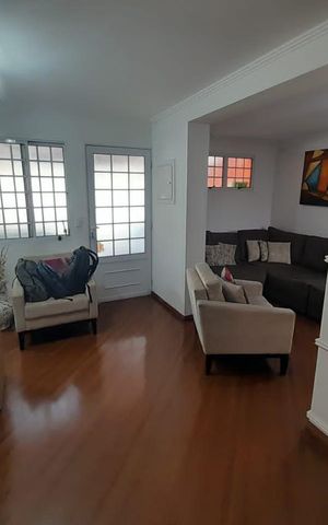 Casa à venda com 210m², 4 quartos e 2 vagas Casa à venda com 210m², 4 quartos e 2 vagasSala
