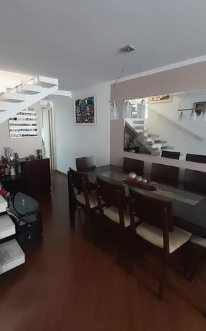 Casa à venda com 210m², 4 quartos e 2 vagas Casa à venda com 210m², 4 quartos e 2 vagasSala
