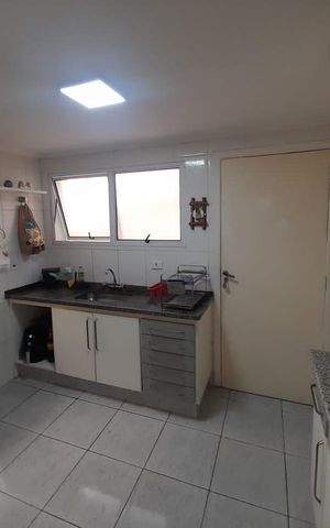 Casa à venda com 210m², 4 quartos e 2 vagas Casa à venda com 210m², 4 quartos e 2 vagasCozinha