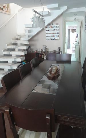 Casa à venda com 210m², 4 quartos e 2 vagas Casa à venda com 210m², 4 quartos e 2 vagasSala