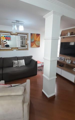 Casa à venda com 210m², 4 quartos e 2 vagas Casa à venda com 210m², 4 quartos e 2 vagasSala
