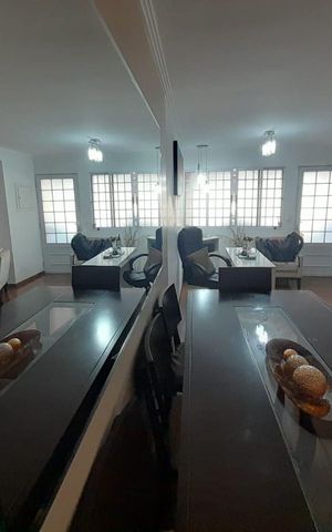 Casa à venda com 210m², 4 quartos e 2 vagas Casa à venda com 210m², 4 quartos e 2 vagasSala