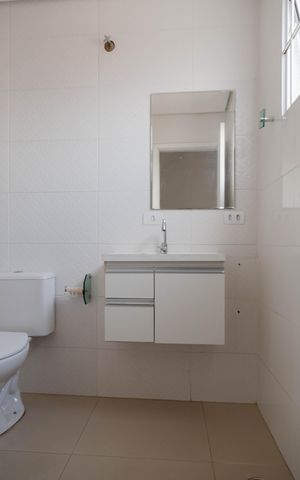 Casa à venda com 145m², 2 quartos e 2 vagas Casa à venda com 145m², 2 quartos e 2 vagasBanheiro