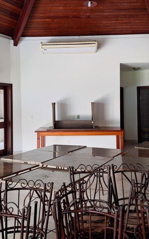 Casa de condomínio à venda com 337m², 3 quartos e 3 vagas Casa de condomínio à venda com 337m², 3 quartos e 3 vagasÁrea comum