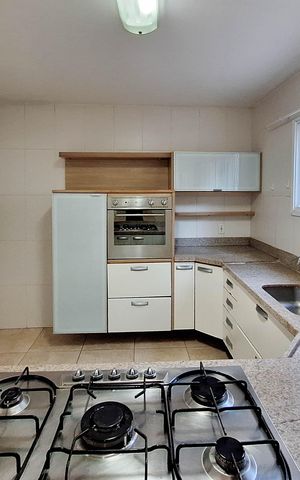 Casa de condomínio à venda com 337m², 3 quartos e 3 vagas Casa de condomínio à venda com 337m², 3 quartos e 3 vagasCozinha