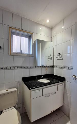 Casa de condomínio à venda com 337m², 3 quartos e 3 vagas Casa de condomínio à venda com 337m², 3 quartos e 3 vagasBanheiro da Suíte 1