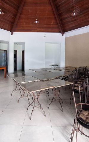 Casa de condomínio à venda com 337m², 3 quartos e 3 vagas Casa de condomínio à venda com 337m², 3 quartos e 3 vagasÁrea comum