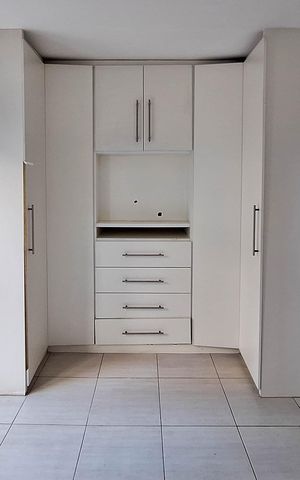 Casa de condomínio à venda com 337m², 3 quartos e 3 vagas Casa de condomínio à venda com 337m², 3 quartos e 3 vagasSuíte 1
