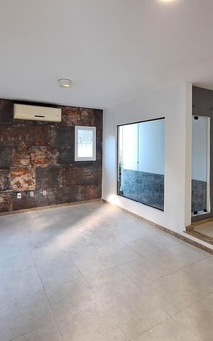 Casa de condomínio à venda com 337m², 3 quartos e 3 vagas Casa de condomínio à venda com 337m², 3 quartos e 3 vagasSala