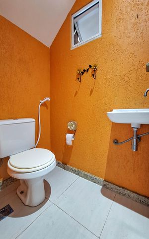 Casa de condomínio à venda com 337m², 3 quartos e 3 vagas Casa de condomínio à venda com 337m², 3 quartos e 3 vagasLavabo