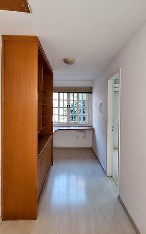Casa de condomínio à venda com 337m², 3 quartos e 3 vagas Casa de condomínio à venda com 337m², 3 quartos e 3 vagasEscritório