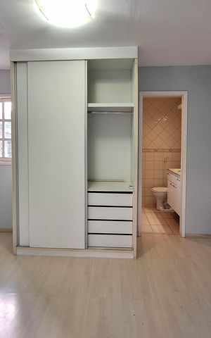 Casa de condomínio à venda com 337m², 3 quartos e 3 vagas Casa de condomínio à venda com 337m², 3 quartos e 3 vagasSuíte 2