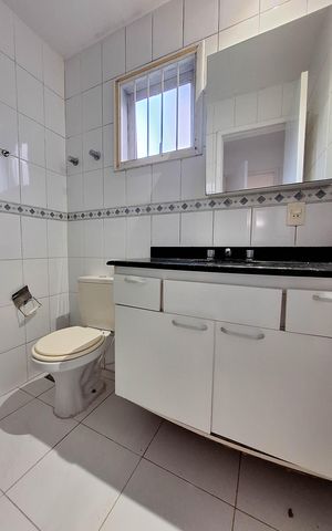 Casa de condomínio à venda com 337m², 3 quartos e 3 vagas Casa de condomínio à venda com 337m², 3 quartos e 3 vagasBanheiro da Suíte 1
