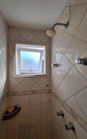 Casa de condomínio à venda com 337m², 3 quartos e 3 vagas Casa de condomínio à venda com 337m², 3 quartos e 3 vagasBanheiro da Suíte 2