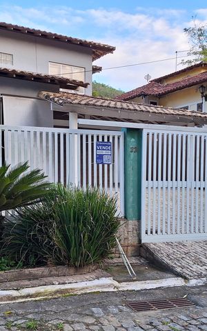 Casa de condomínio à venda com 337m², 3 quartos e 3 vagas Casa de condomínio à venda com 337m², 3 quartos e 3 vagasFachada