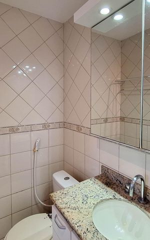 Casa de condomínio à venda com 337m², 3 quartos e 3 vagas Casa de condomínio à venda com 337m², 3 quartos e 3 vagasBanheiro da Suíte 2