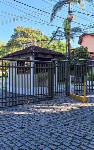 Casa de condomínio à venda com 337m², 3 quartos e 3 vagas Casa de condomínio à venda com 337m², 3 quartos e 3 vagasFachada do Condomínio