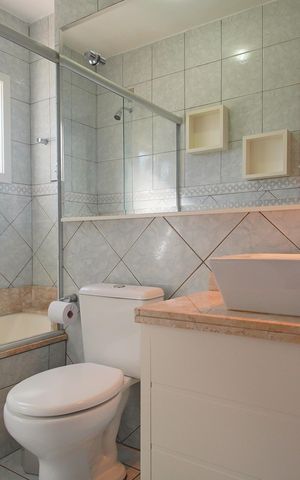 Casa à venda com 200m², 3 quartos e 2 vagasBanheiro da Suíte
