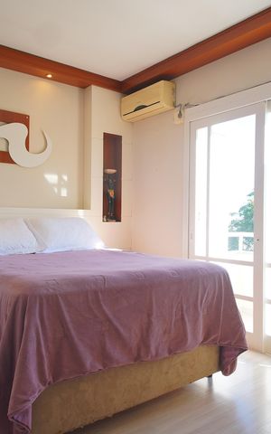 Casa à venda com 200m², 3 quartos e 2 vagasSuíte