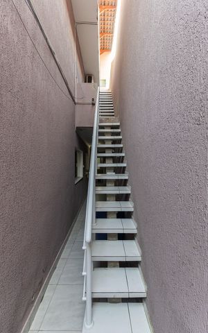 Casa à venda com 600m², 5 quartos e 6 vagas Casa à venda com 600m², 5 quartos e 6 vagasEscada Externa