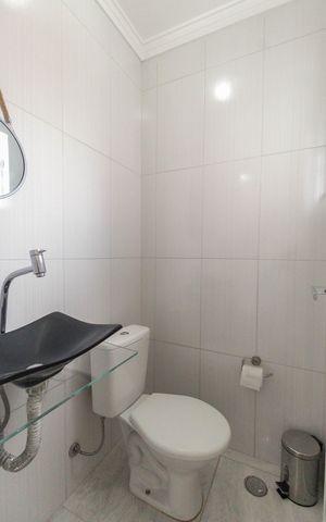 Casa à venda com 600m², 5 quartos e 6 vagas Casa à venda com 600m², 5 quartos e 6 vagasLavabo 2