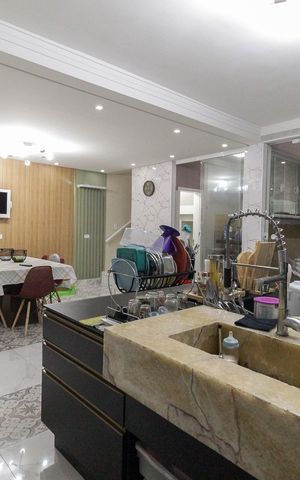 Casa à venda com 600m², 5 quartos e 6 vagas Casa à venda com 600m², 5 quartos e 6 vagasCozinha 1