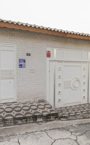 Casa à venda com 600m², 5 quartos e 6 vagas Casa à venda com 600m², 5 quartos e 6 vagasFachada