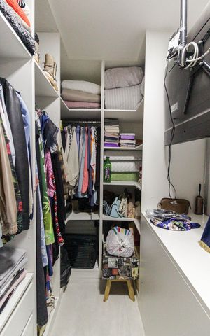 Casa à venda com 600m², 5 quartos e 6 vagas Casa à venda com 600m², 5 quartos e 6 vagasCloset da Suíte 1
