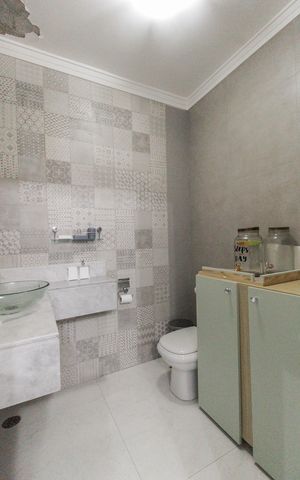 Casa à venda com 600m², 5 quartos e 6 vagas Casa à venda com 600m², 5 quartos e 6 vagasBanheiro de serviço