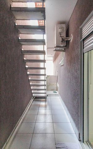 Casa à venda com 600m², 5 quartos e 6 vagas Casa à venda com 600m², 5 quartos e 6 vagasEscada Externa