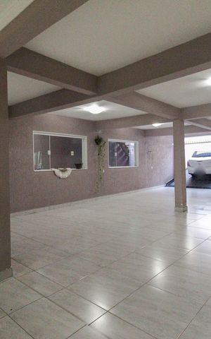 Casa à venda com 600m², 5 quartos e 6 vagas Casa à venda com 600m², 5 quartos e 6 vagasGaragem