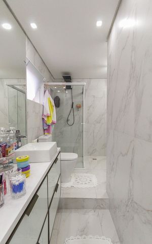 Casa à venda com 600m², 5 quartos e 6 vagas Casa à venda com 600m², 5 quartos e 6 vagasBanheiro da Suíte 1