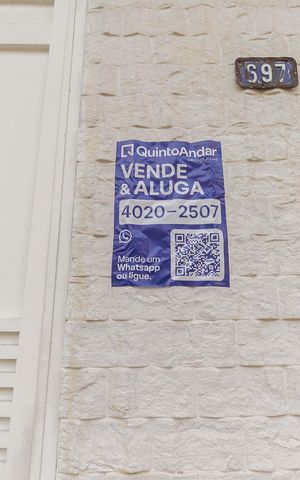 Casa à venda com 600m², 5 quartos e 6 vagas Casa à venda com 600m², 5 quartos e 6 vagasPlaquinha