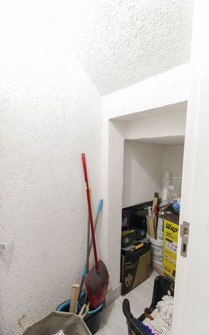 Casa à venda com 600m², 5 quartos e 6 vagas Casa à venda com 600m², 5 quartos e 6 vagasÁrea de Serviço 1