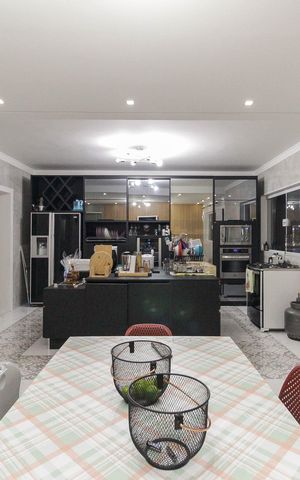 Casa à venda com 600m², 5 quartos e 6 vagas Casa à venda com 600m², 5 quartos e 6 vagasCozinha 1