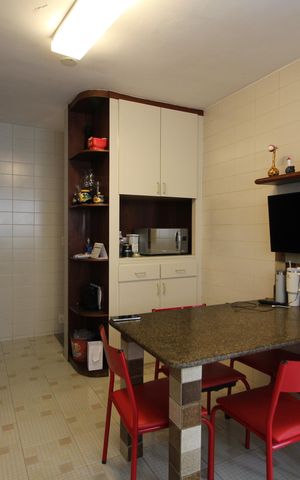 Casa de condomínio à venda com 370m², 4 quartos e 1 vagaCozinha