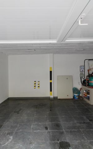 Casa de condomínio à venda com 370m², 4 quartos e 1 vagaGaragem